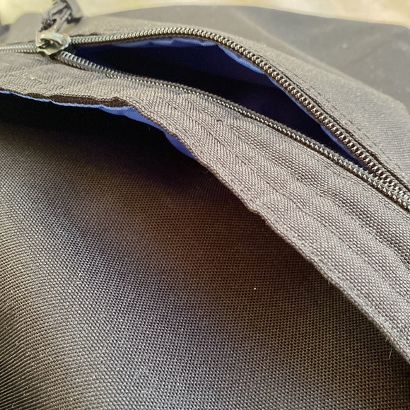 AmeriBag Healthy Back Large Black Sling Bag - Picture 5 of 13